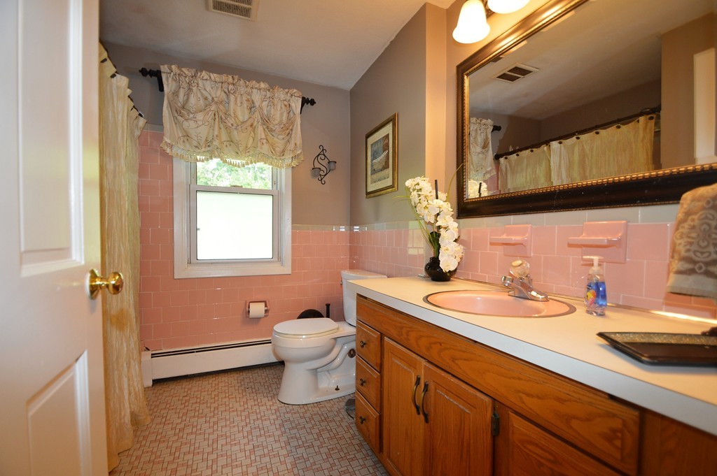 67 Jeannine Road Bellingham, MA 02019 - Photo 14 of 28