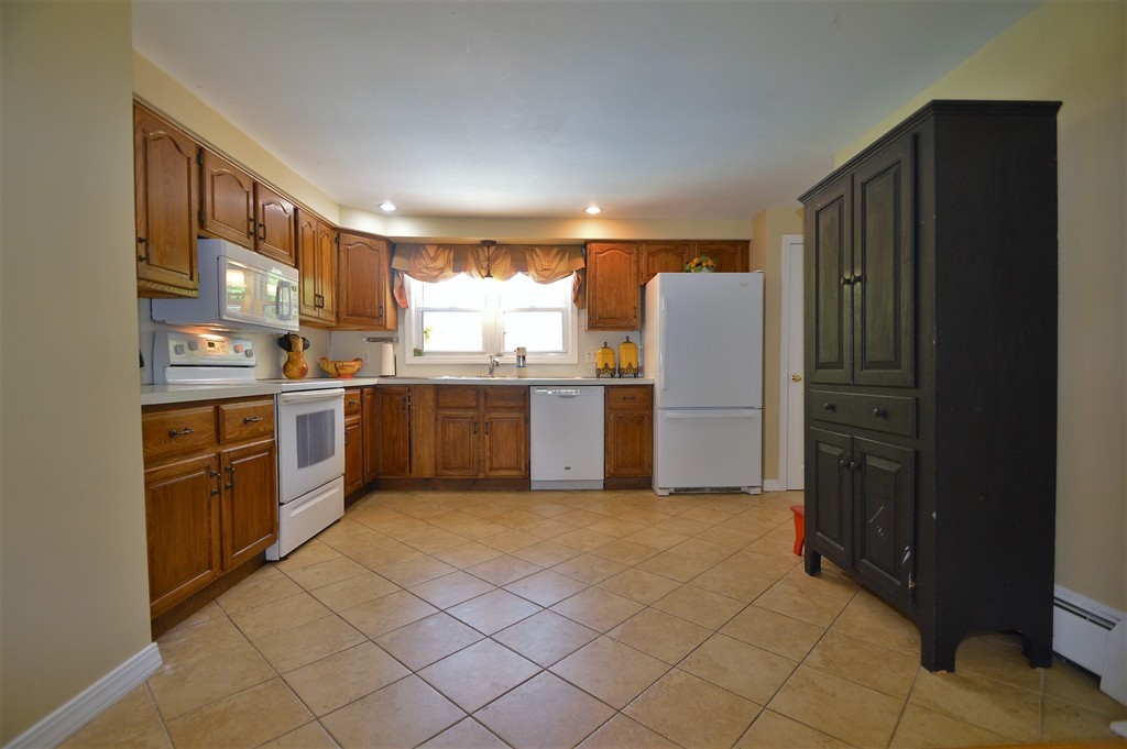 67 Jeannine Road Bellingham, MA 02019 - Photo 2 of 28