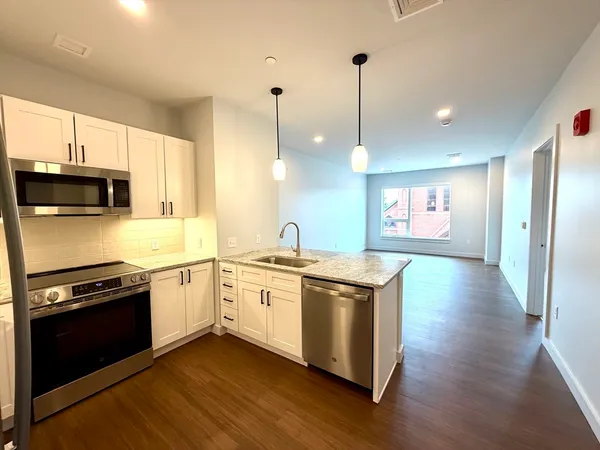 $3,250 | 45 East Central Street, Unit 313, Natick, MA 01760