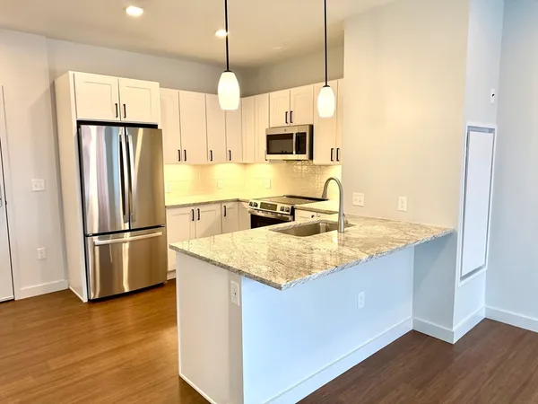 $3,250 | 45 East Central Street, Unit 313, Natick, MA 01760