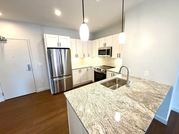 $3,250 | 45 East Central Street, Unit 313, Natick, MA 01760