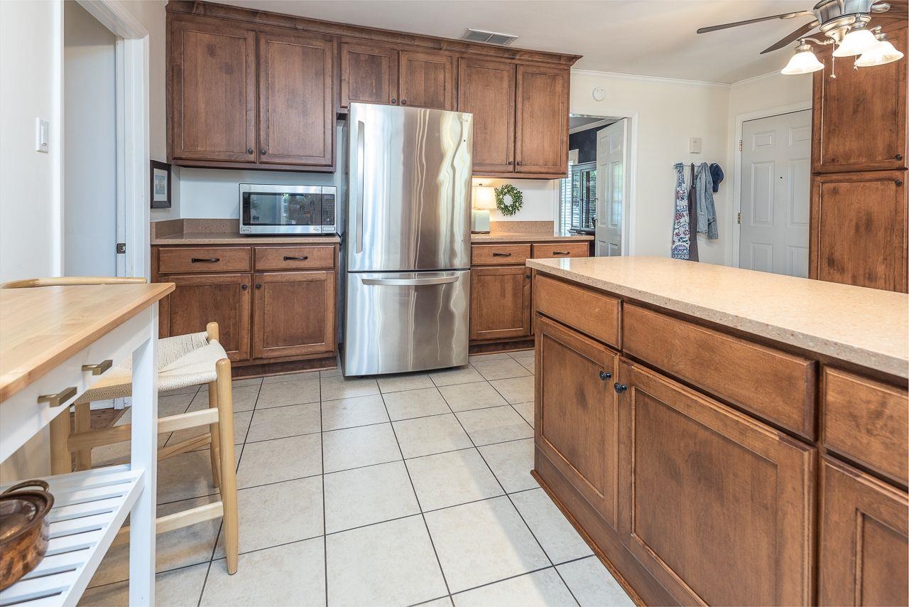 294 North Perkins Road Memphis, TN 38117 - Photo 8 of 20 a kitchen with a refrigerator sink and cabinets