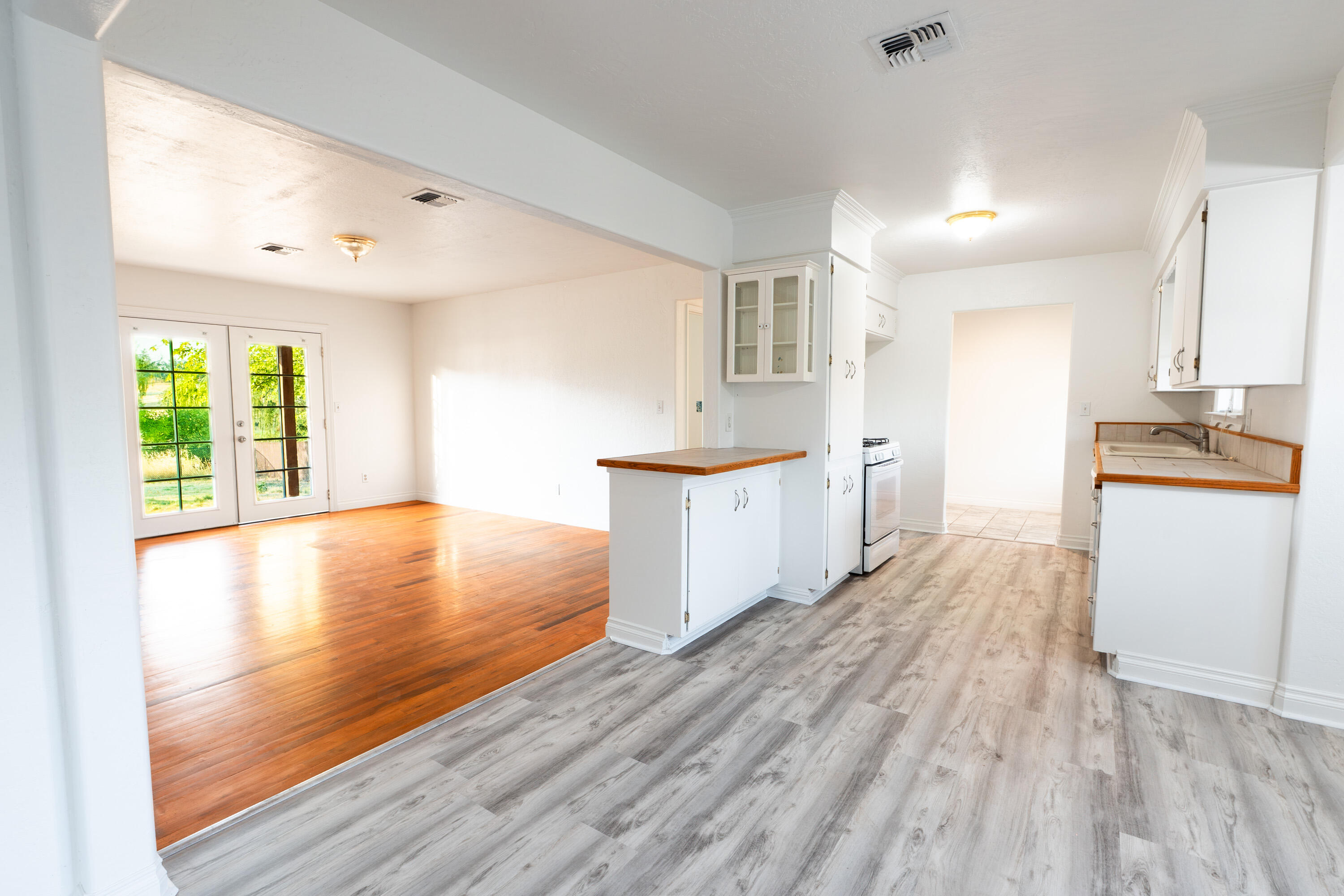 13990 South Fork Road Igo, CA 96047 - Photo 9 of 38 Kitchen + Living Room