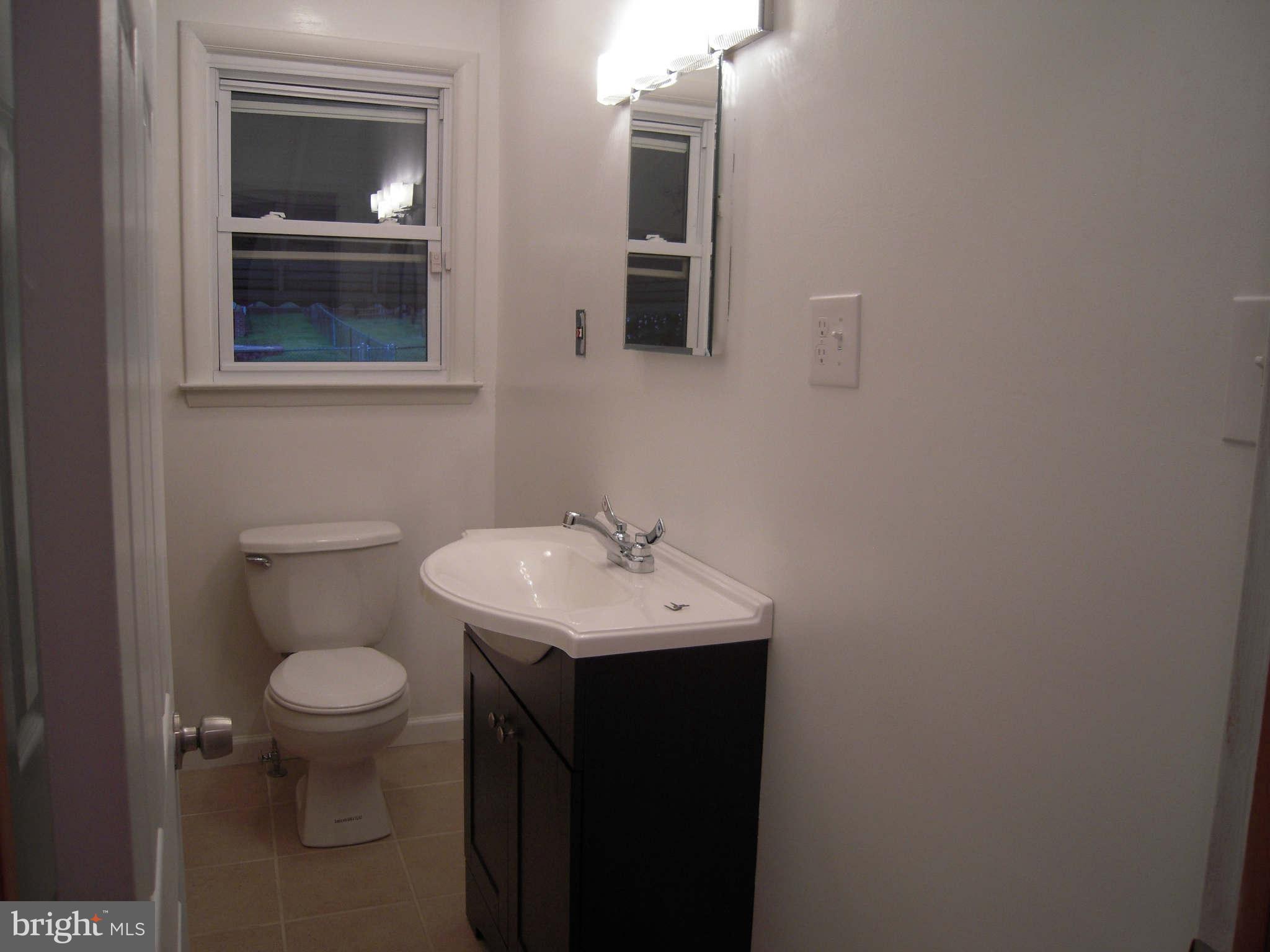 1231 Kendrick Road Baltimore, MD 21237 - Photo 12 of 27 Bath
