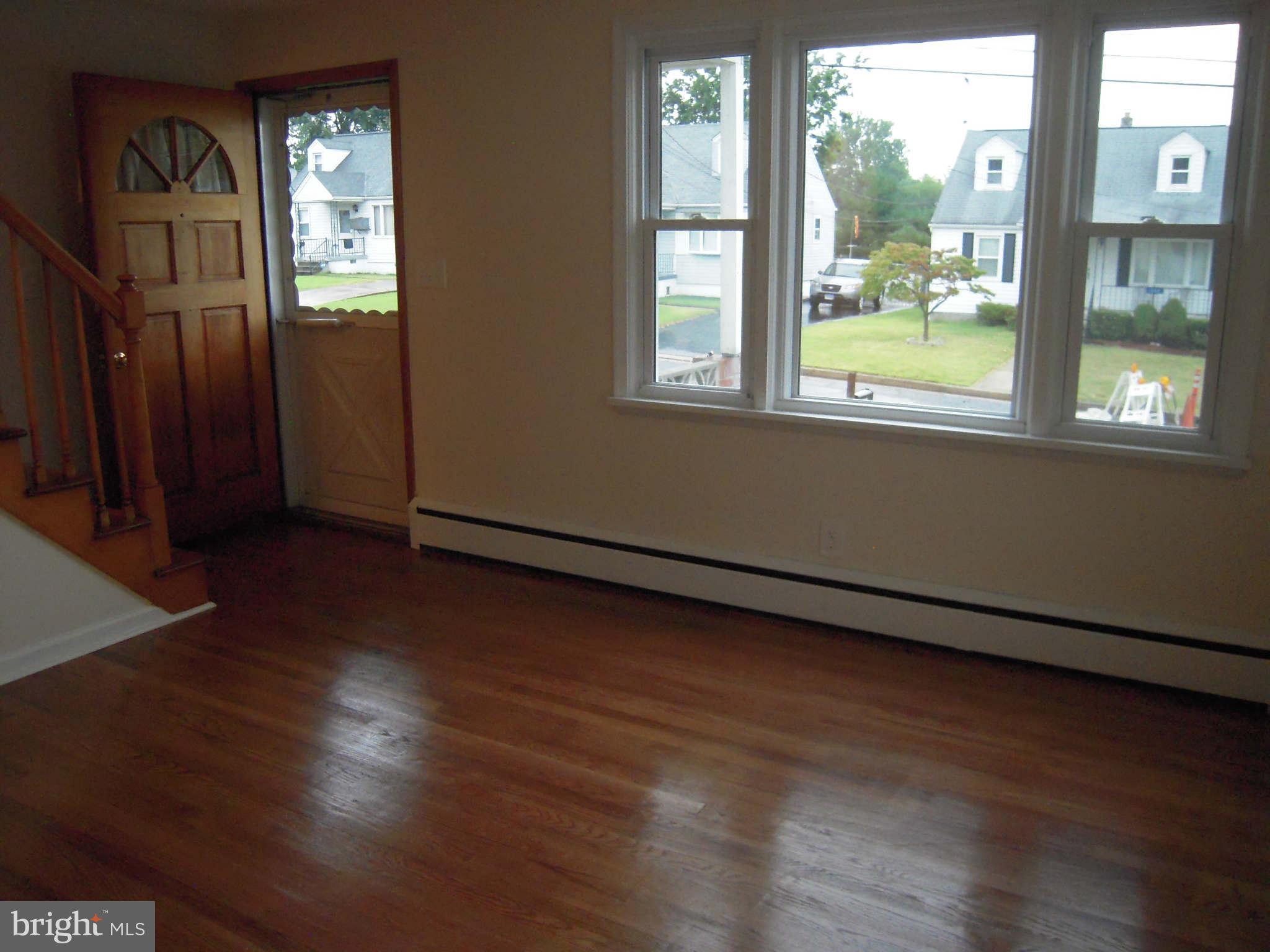 1231 Kendrick Road Baltimore, MD 21237 - Photo 9 of 27 Living Room