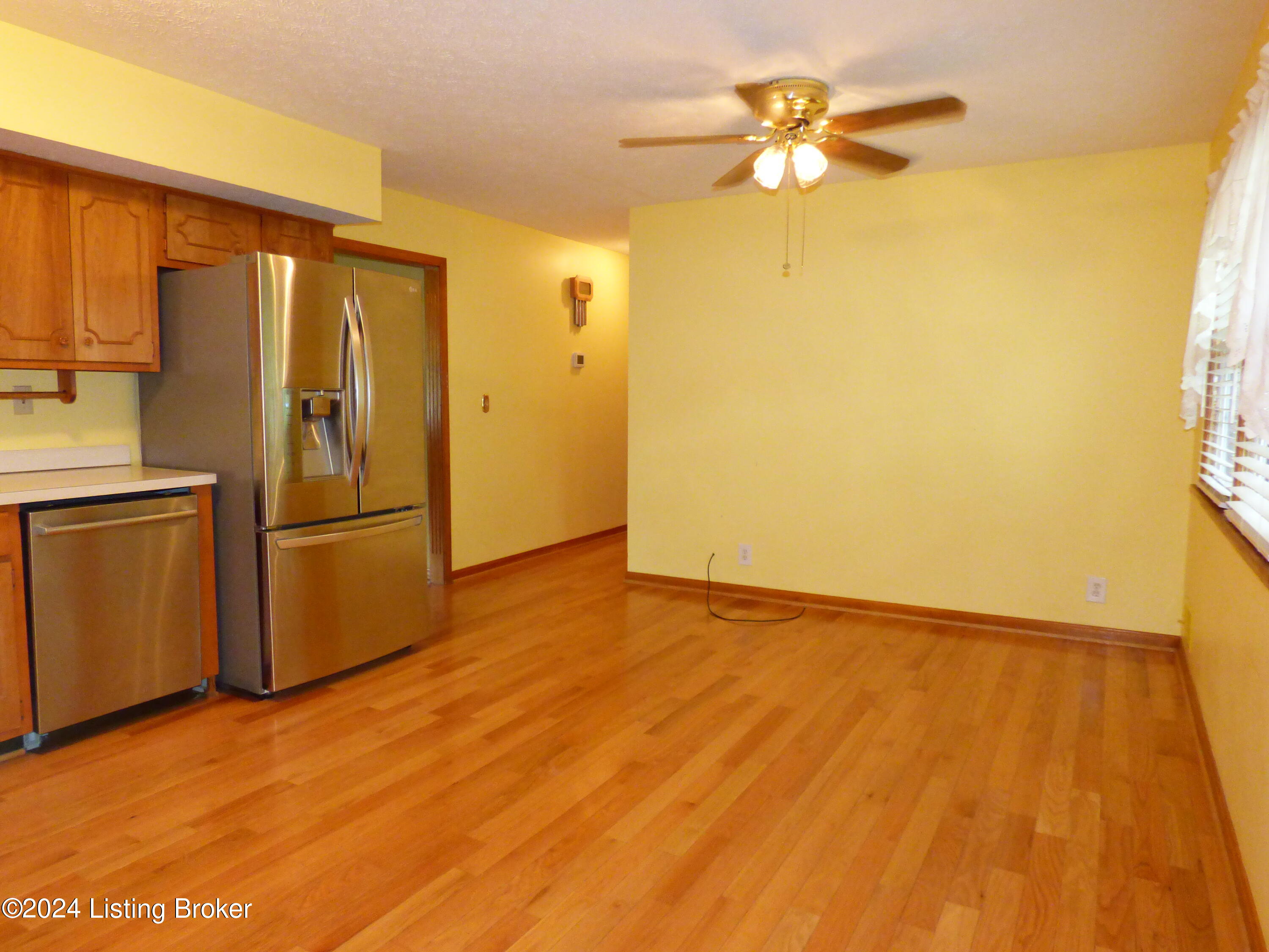 8109 Rory Way Louisville, KY 40219 - Photo 12 of 38 P1070937