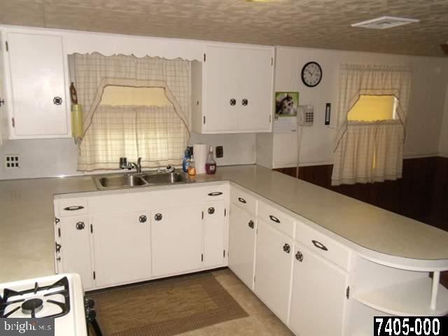 24 Gateway Road York, PA 17403 - Photo 4 of 17 Gallery Image 4