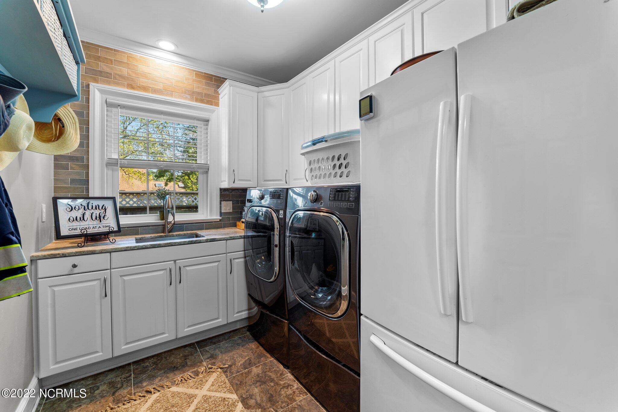 395 Summerfield Road West Roper, NC 27970 - Photo 26 of 70 26-Laundry/Mud Room