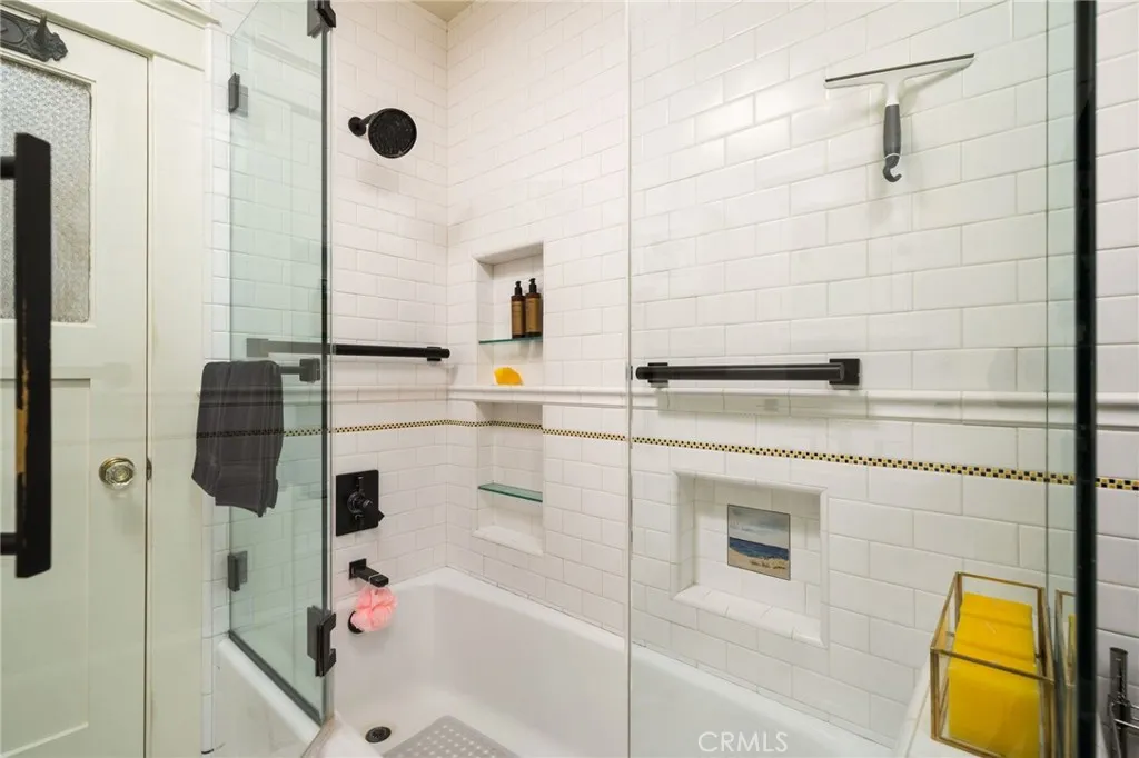 335 Harvard Avenue North Claremont, CA 91711 - Photo 18 of 71 a bathroom with a tub and a shower
