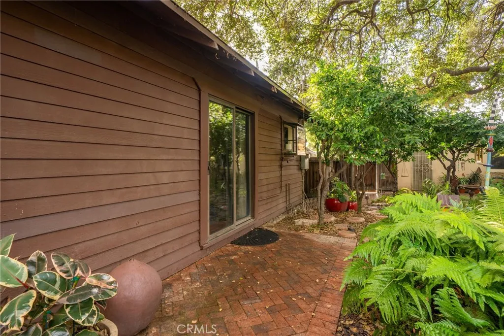 335 Harvard Avenue North Claremont, CA 91711 - Photo 34 of 71 a view of a patio with table and chairs and potted plants