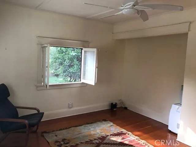 335 Harvard Avenue North Claremont, CA 91711 - Photo 41 of 71 a room with a bed and a window