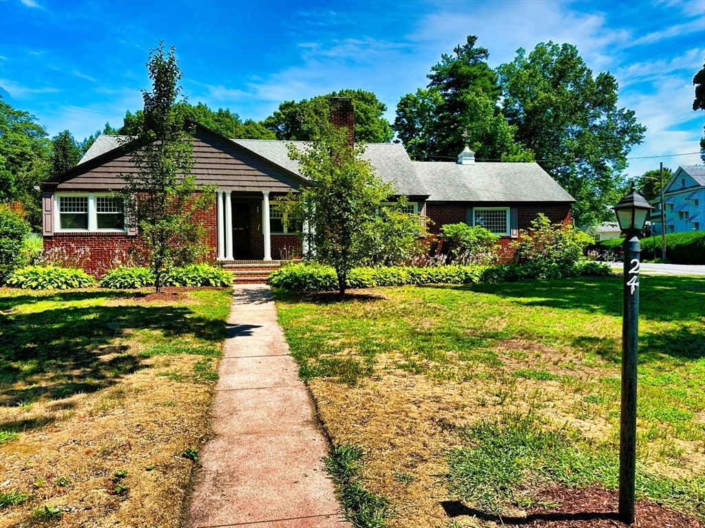 24 Locust Road Methuen, MA 01844 - Photo 4 of 36