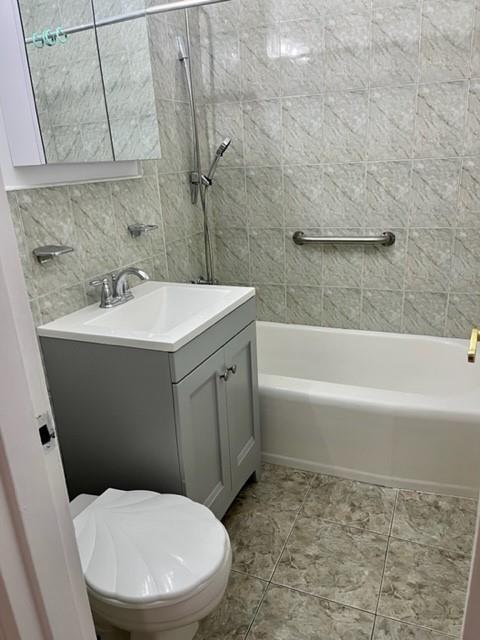 200 Corbin Place, Unit 2H Brooklyn, NY 11235 - Photo 9 of 18 a bathroom with a sink a toilet and bathtub