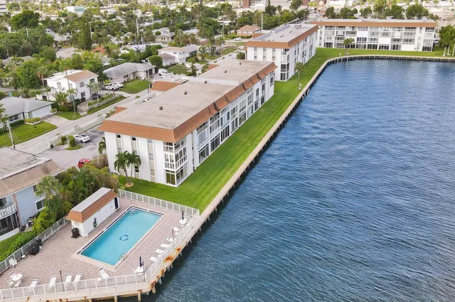 $2,500 | 410 Wilma Circle, Unit 103, Riviera Beach, FL 33404