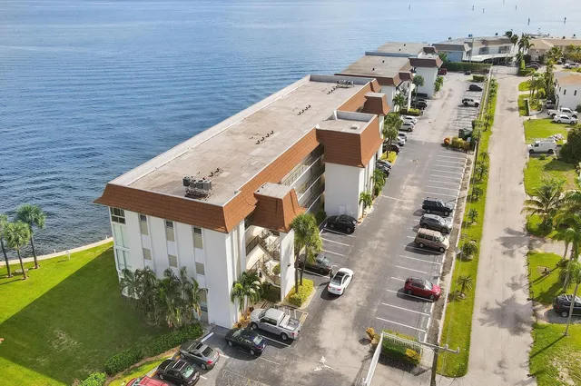 $2,500 | 410 Wilma Circle, Unit 103, Riviera Beach, FL 33404