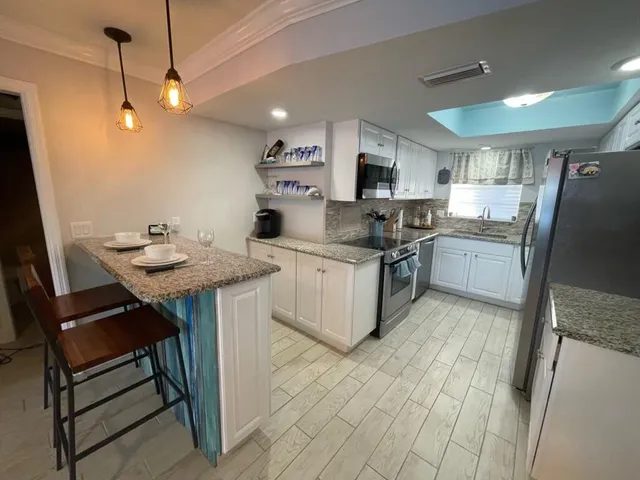 $2,500 | 410 Wilma Circle, Unit 103, Riviera Beach, FL 33404