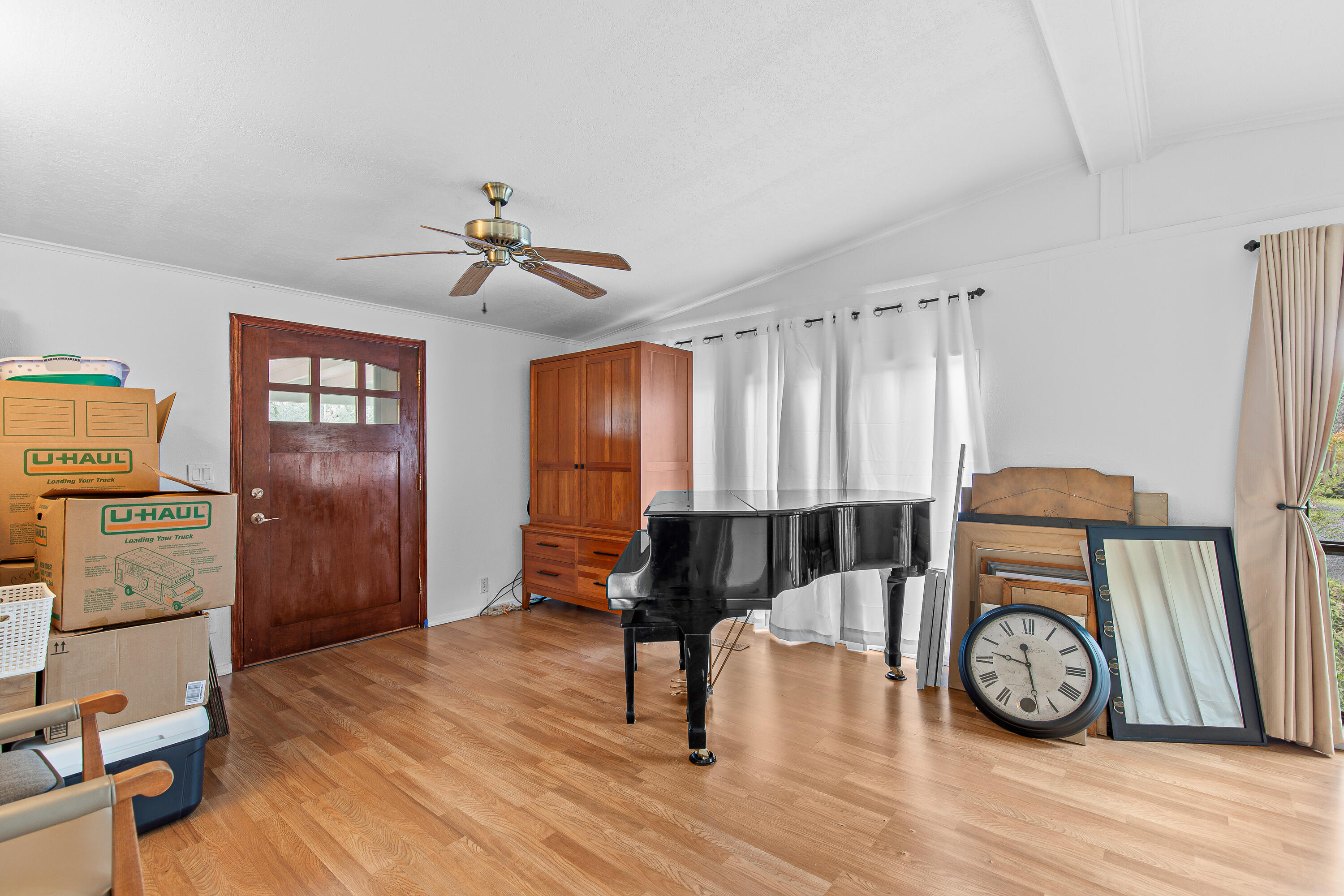 349 Capri Drive Eagle Point, OR 97524 - Photo 25 of 54 9R9A7562