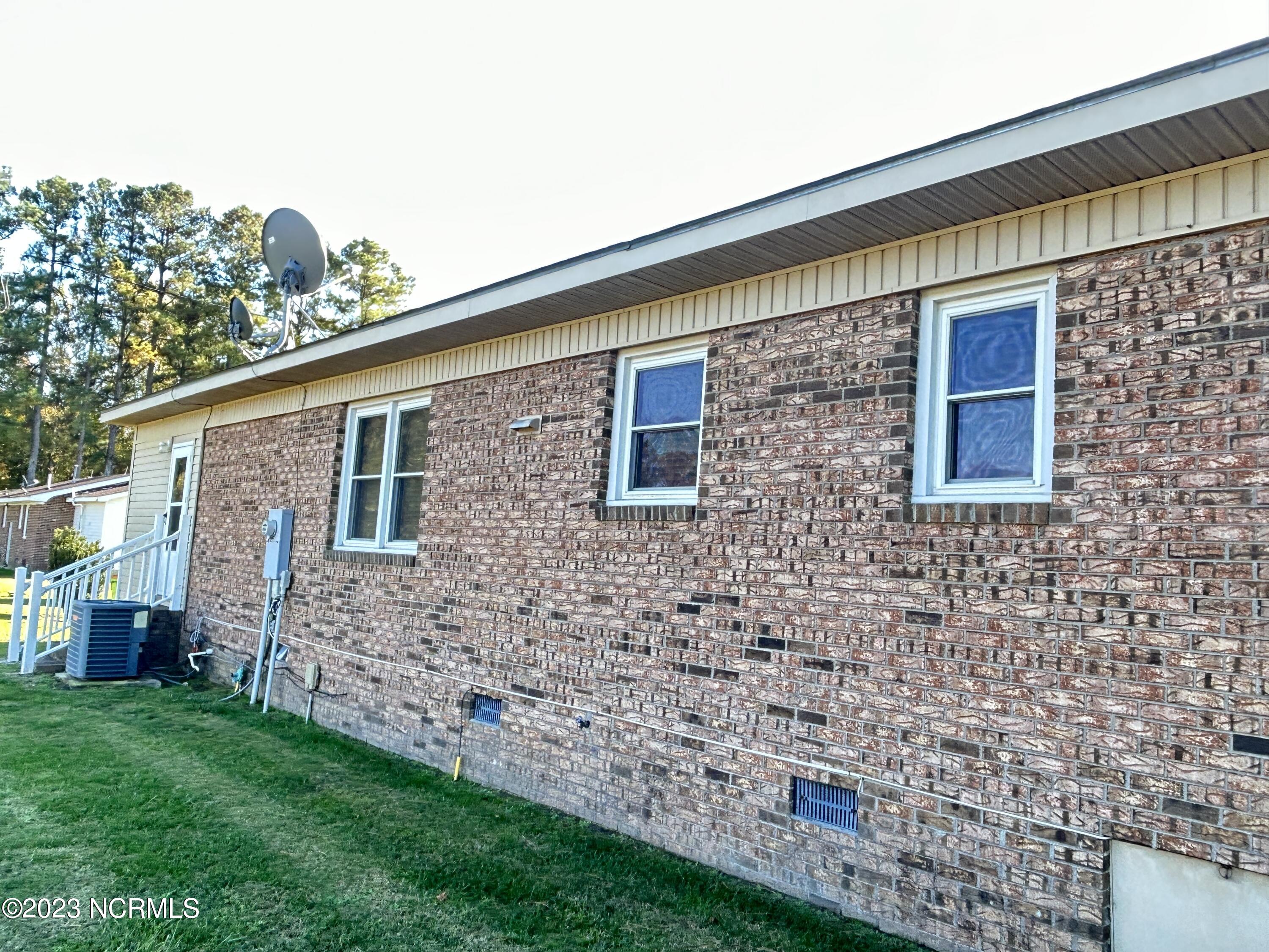 6409 Mary Chapel Road Scotland Neck, NC 27874 - Photo 4 of 51 back view