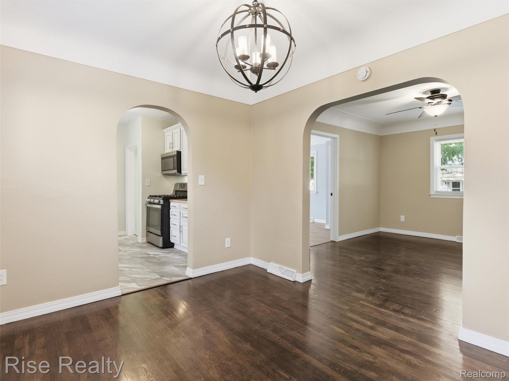 2449 North Genesee Road Burton, MI 48509 - Photo 10 of 40 10.jpg