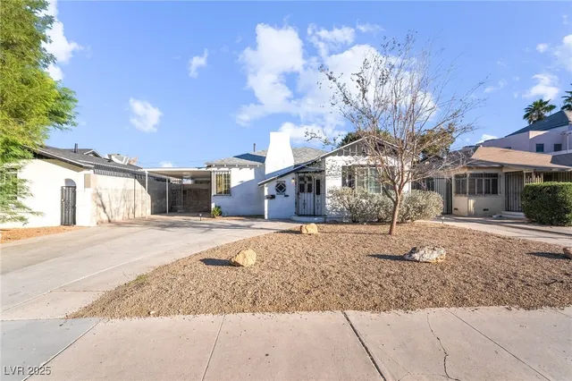 $2,900 | 621 South 9th Street, Las Vegas, NV 89101