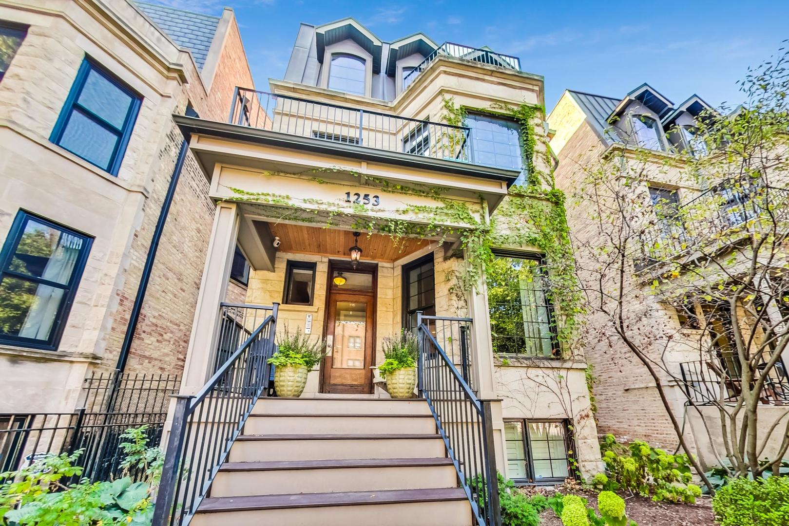 1253 West Addison Street, Unit 2 Chicago, IL 60613 - Photo 2 of 26 Gallery Image 2