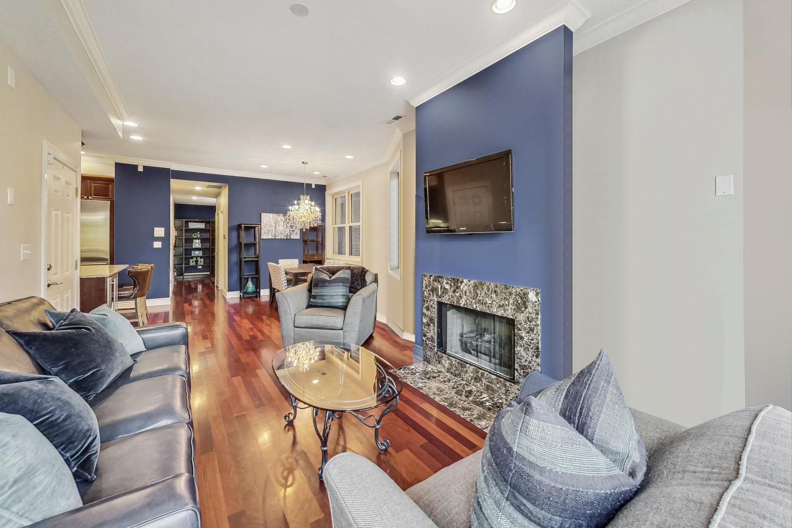 1253 West Addison Street, Unit 2 Chicago, IL 60613 - Photo 3 of 26 Gallery Image 3
