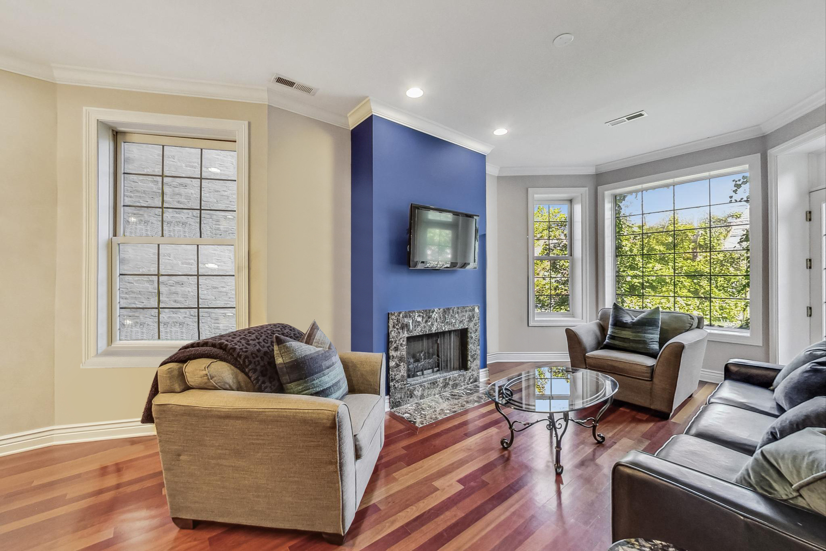 1253 West Addison Street, Unit 2 Chicago, IL 60613 - Photo 4 of 26 Gallery Image 4