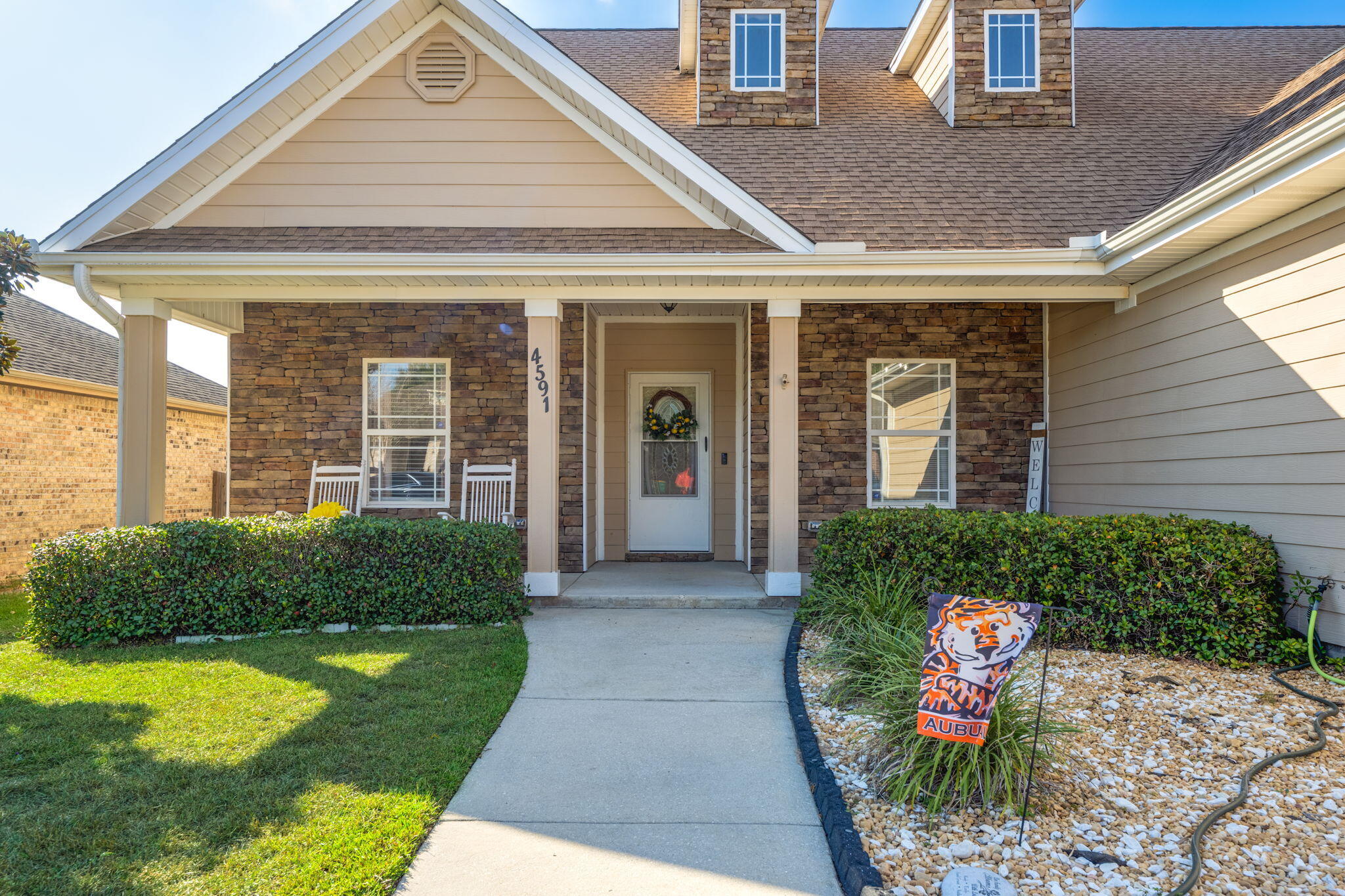 4591 Hermosa Road Crestview, FL 32539 - Photo 5 of 59 a front view of a house