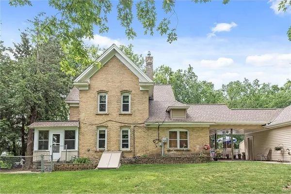 $430,000 | 821 Howard Lane, Chaska, MN 55318