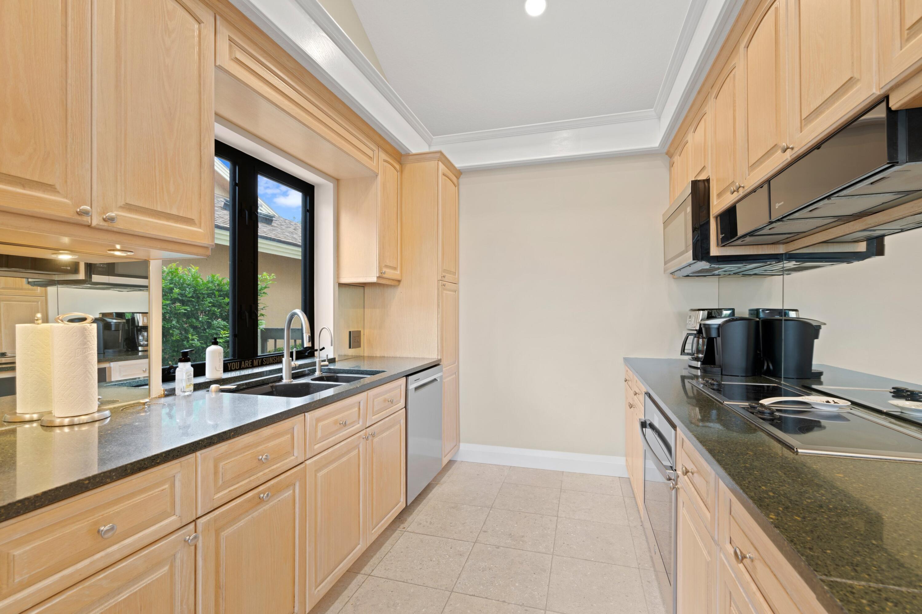 197 Ridge Road Jupiter, FL 33477 - Photo 12 of 30 GREAT SPACE