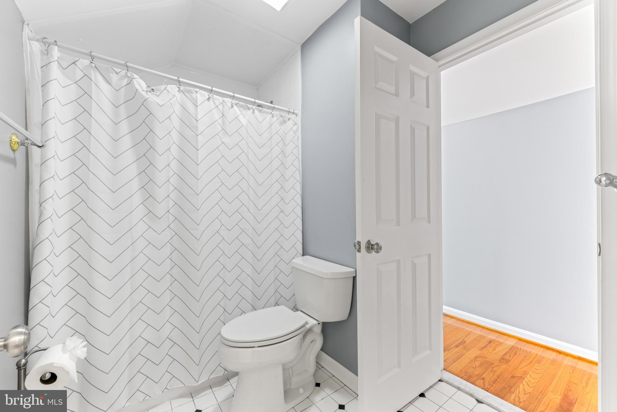 1552 Shipsview Road Annapolis, MD 21409 - Photo 98 of 129 3rd bedroom attached full bath
