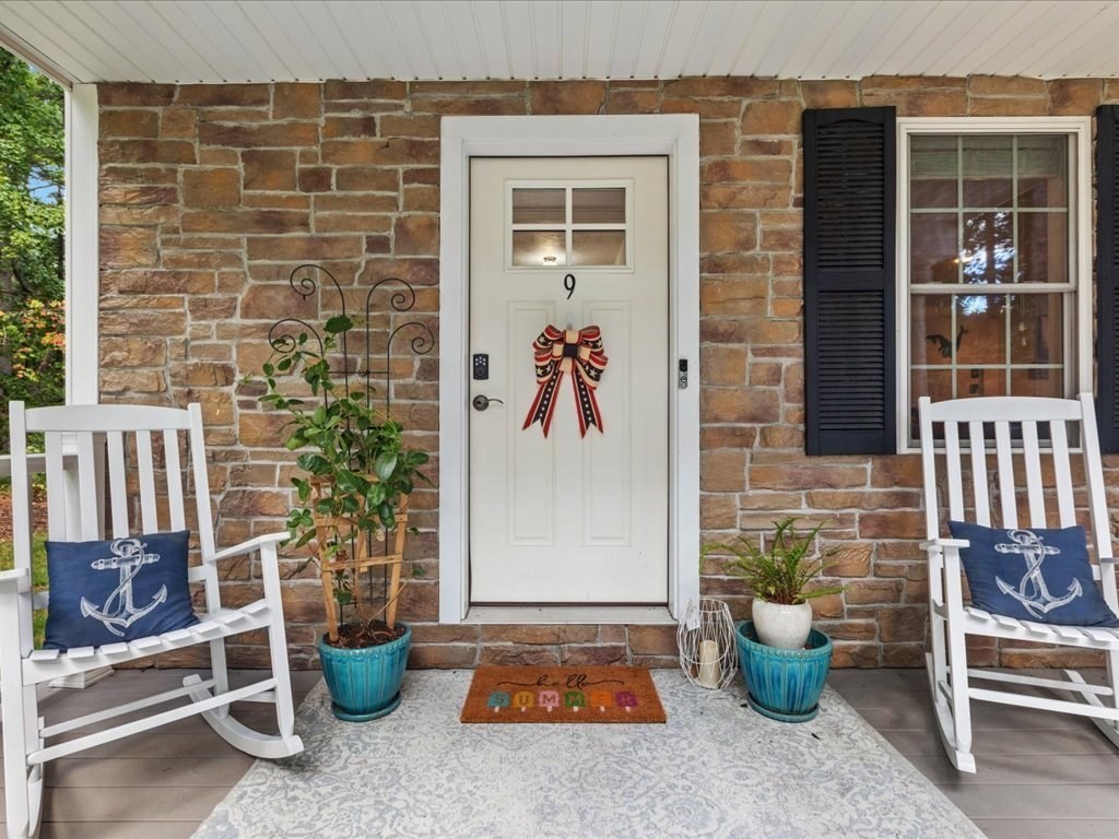 9 Brentwood Road North Reading, MA 01864 - Photo 4 of 41