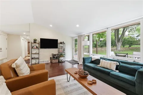 $395,000 | 6609 Nall Drive, Mission, KS 66202