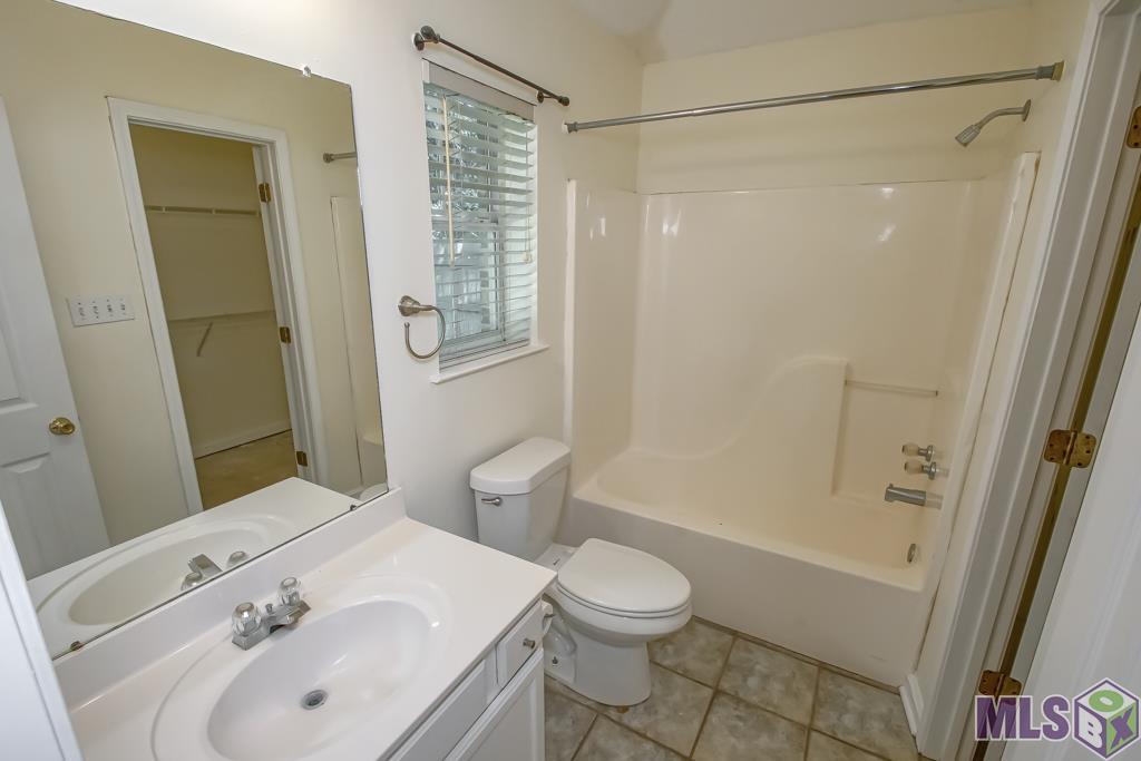 1352 Harwich Drive Baton Rouge, LA 70820 - Photo 13 of 34