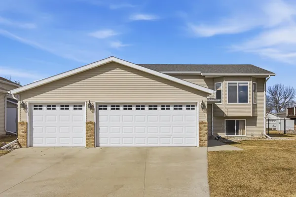 $388,800 | 1122 5th Avenue West, West Fargo, ND 58078