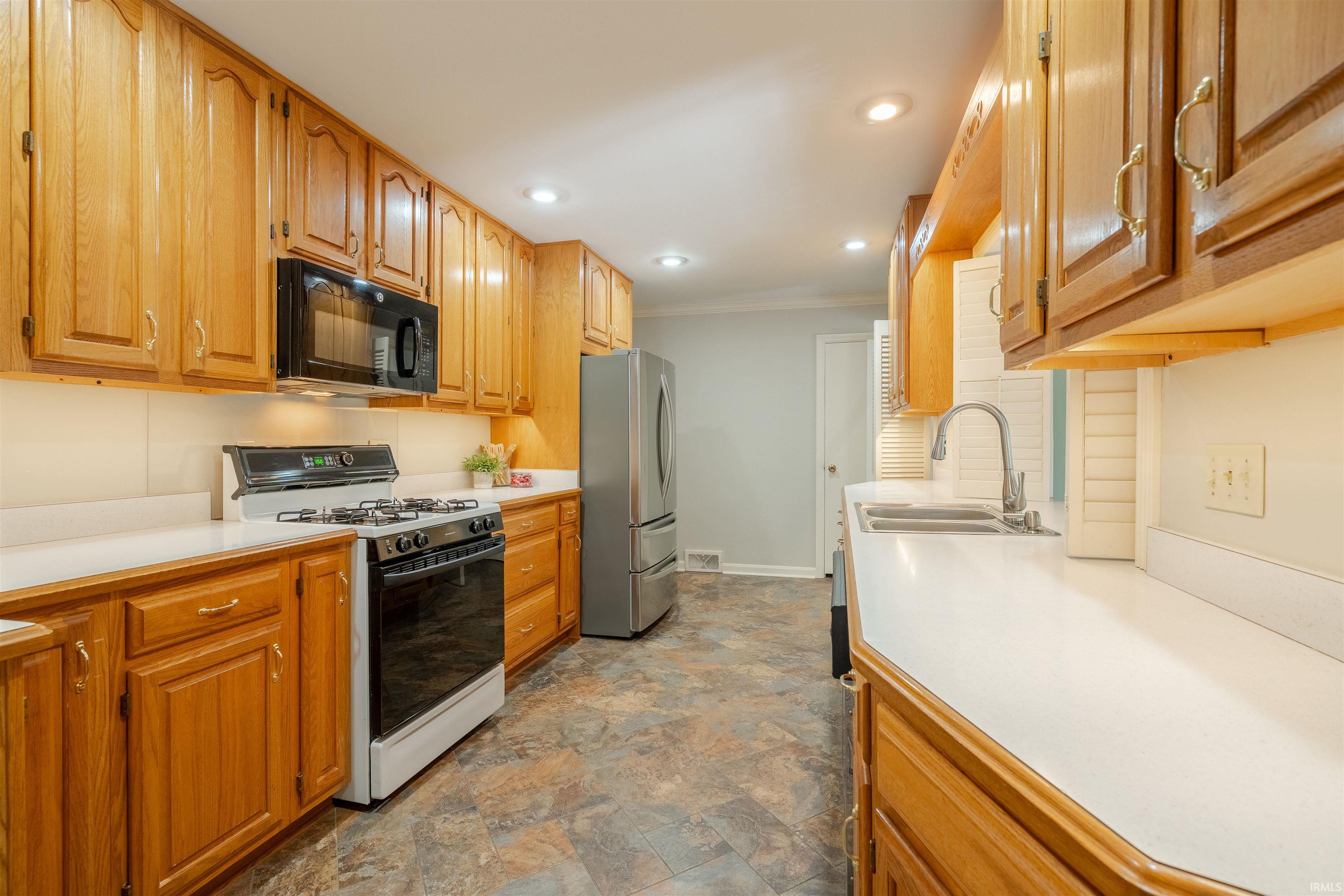 934 York Road Evansville, IN 47715 - Photo 13 of 36 Gallery Image 13