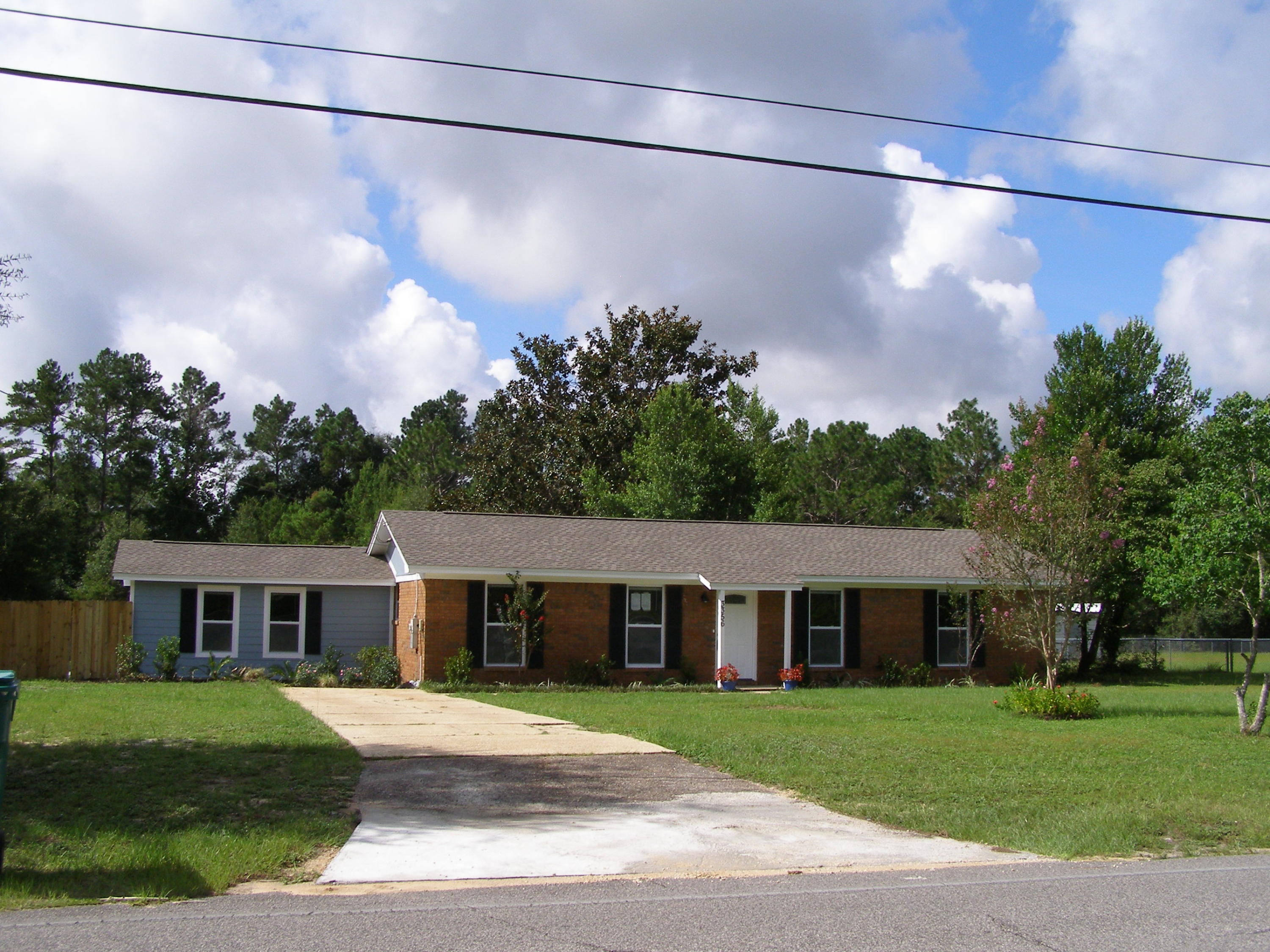 3356 Auburn Road Crestview, FL 32539 - Photo 2 of 34 a view of a house with a street