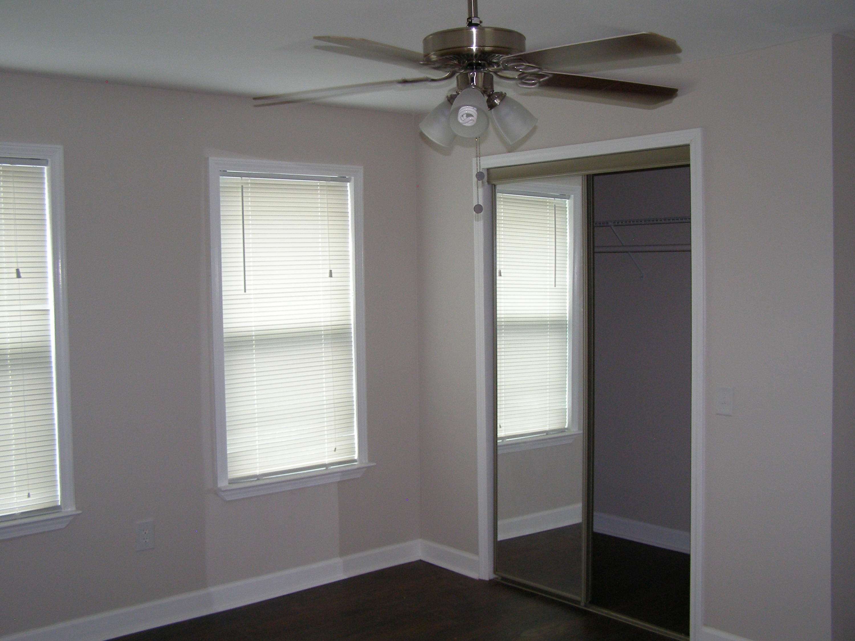 3356 Auburn Road Crestview, FL 32539 - Photo 21 of 34 en empty room with window and a ceiling fan