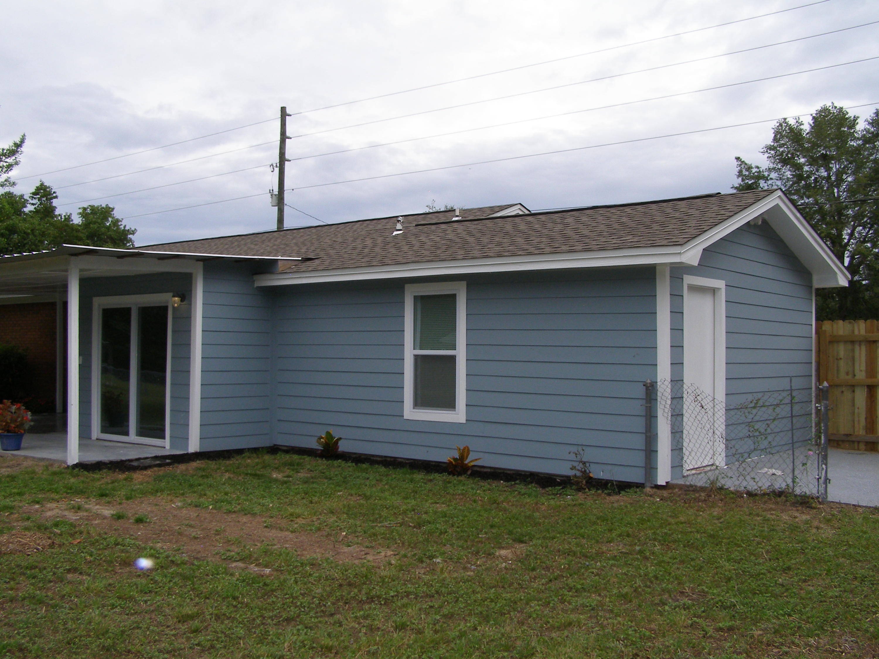 3356 Auburn Road Crestview, FL 32539 - Photo 31 of 34 a front view of a house with a garden