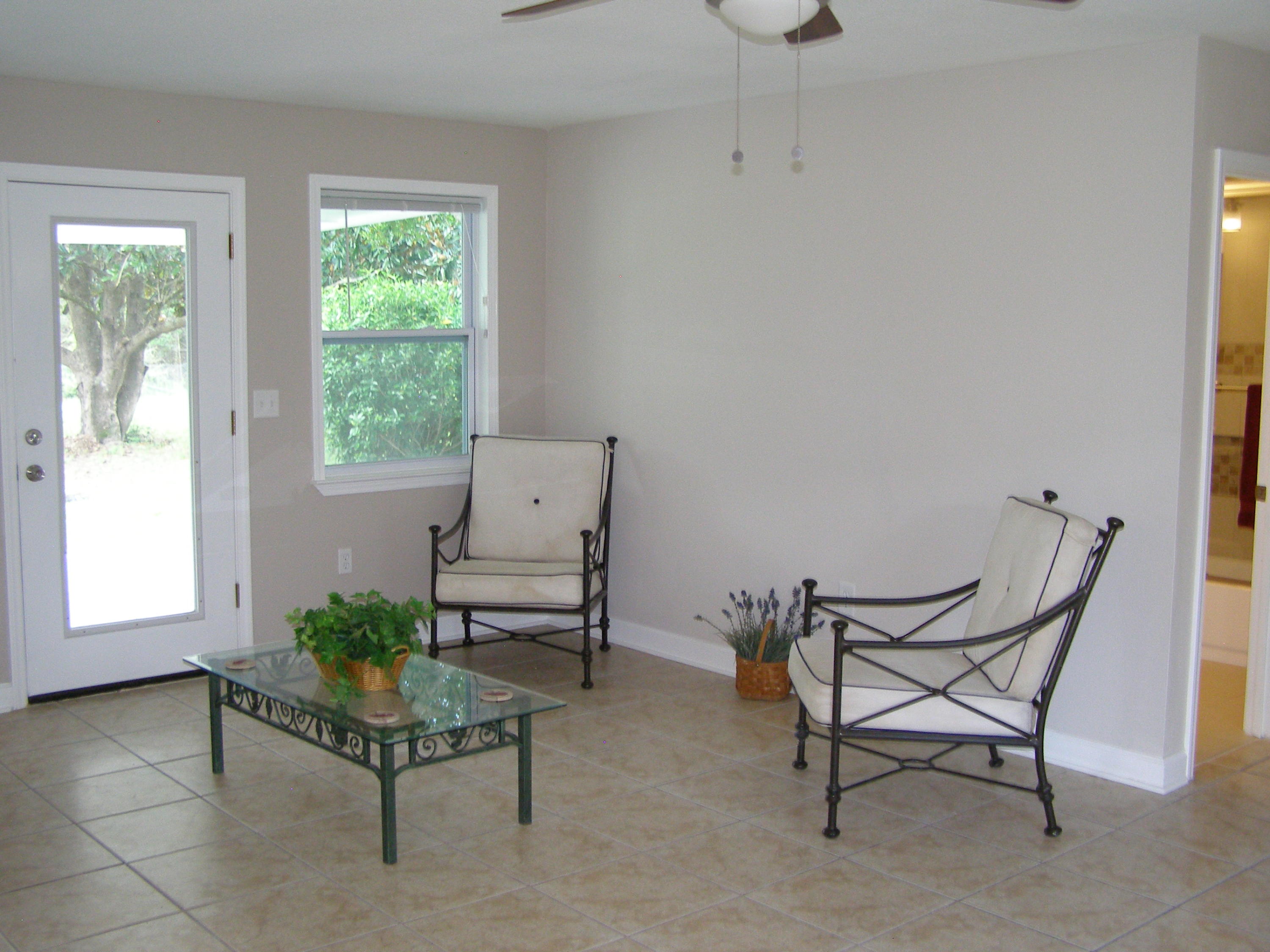 3356 Auburn Road Crestview, FL 32539 - Photo 5 of 34 a living room with furniture and a window