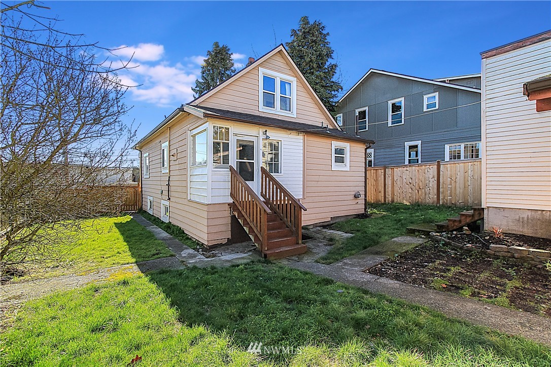 766 North 73rd Street Seattle, WA 98103 - Photo 2 of 18