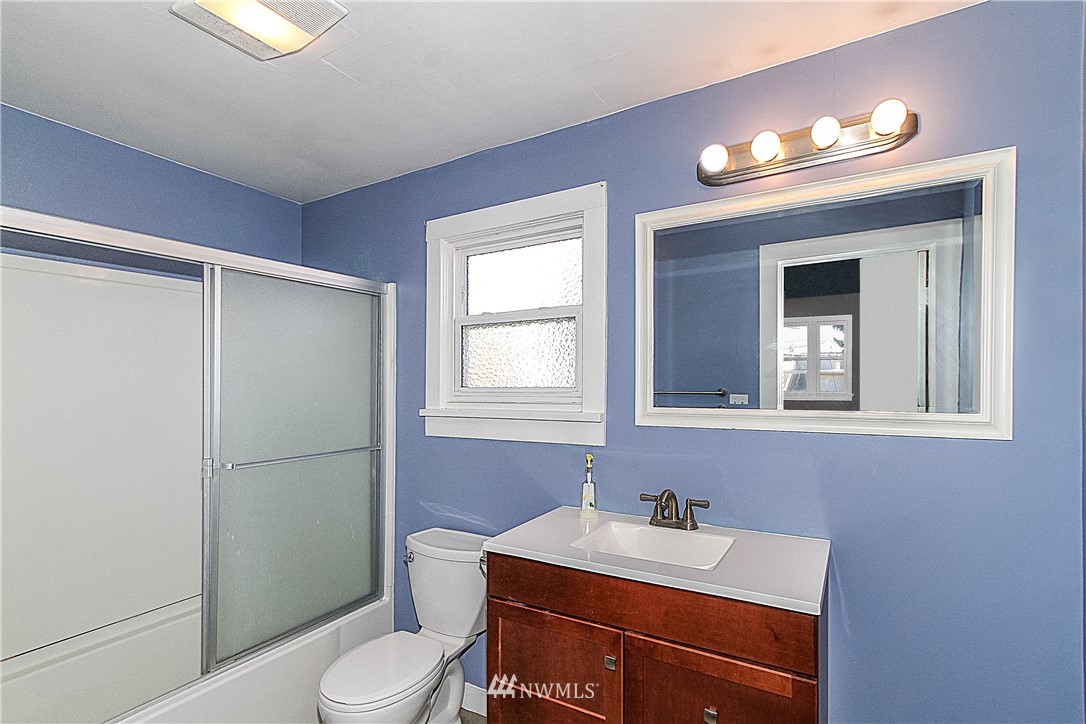 766 North 73rd Street Seattle, WA 98103 - Photo 12 of 18