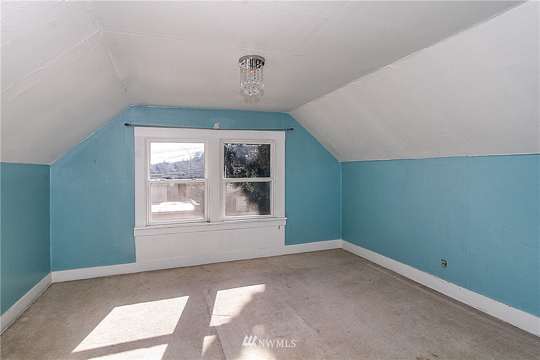 766 North 73rd Street Seattle, WA 98103 - Photo 13 of 18
