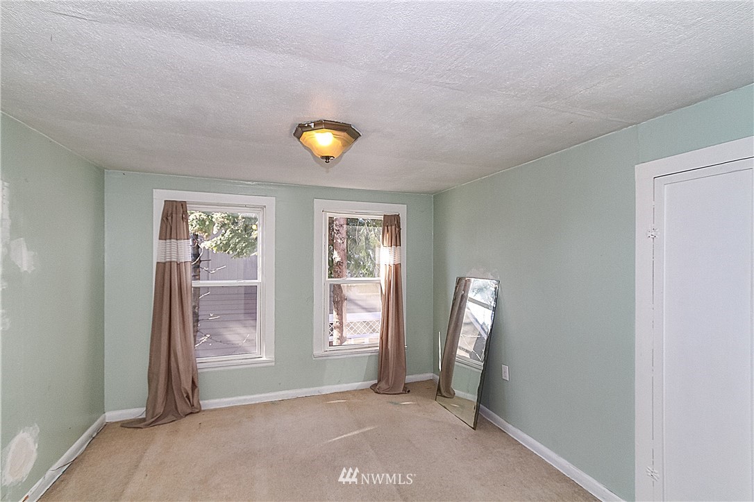 766 North 73rd Street Seattle, WA 98103 - Photo 14 of 18