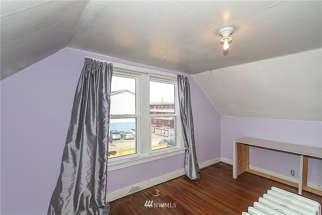 766 North 73rd Street Seattle, WA 98103 - Photo 15 of 18