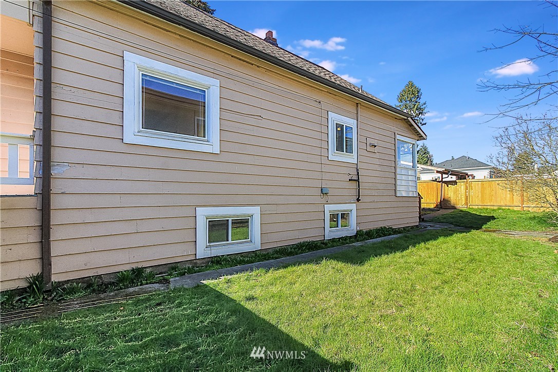 766 North 73rd Street Seattle, WA 98103 - Photo 3 of 18