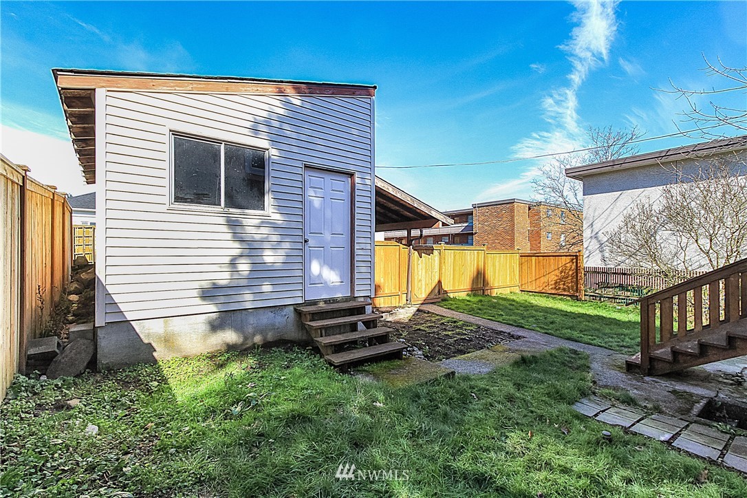 766 North 73rd Street Seattle, WA 98103 - Photo 4 of 18