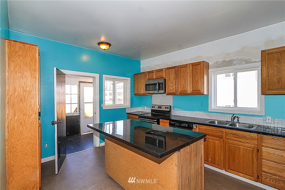 766 North 73rd Street Seattle, WA 98103 - Photo 6 of 18