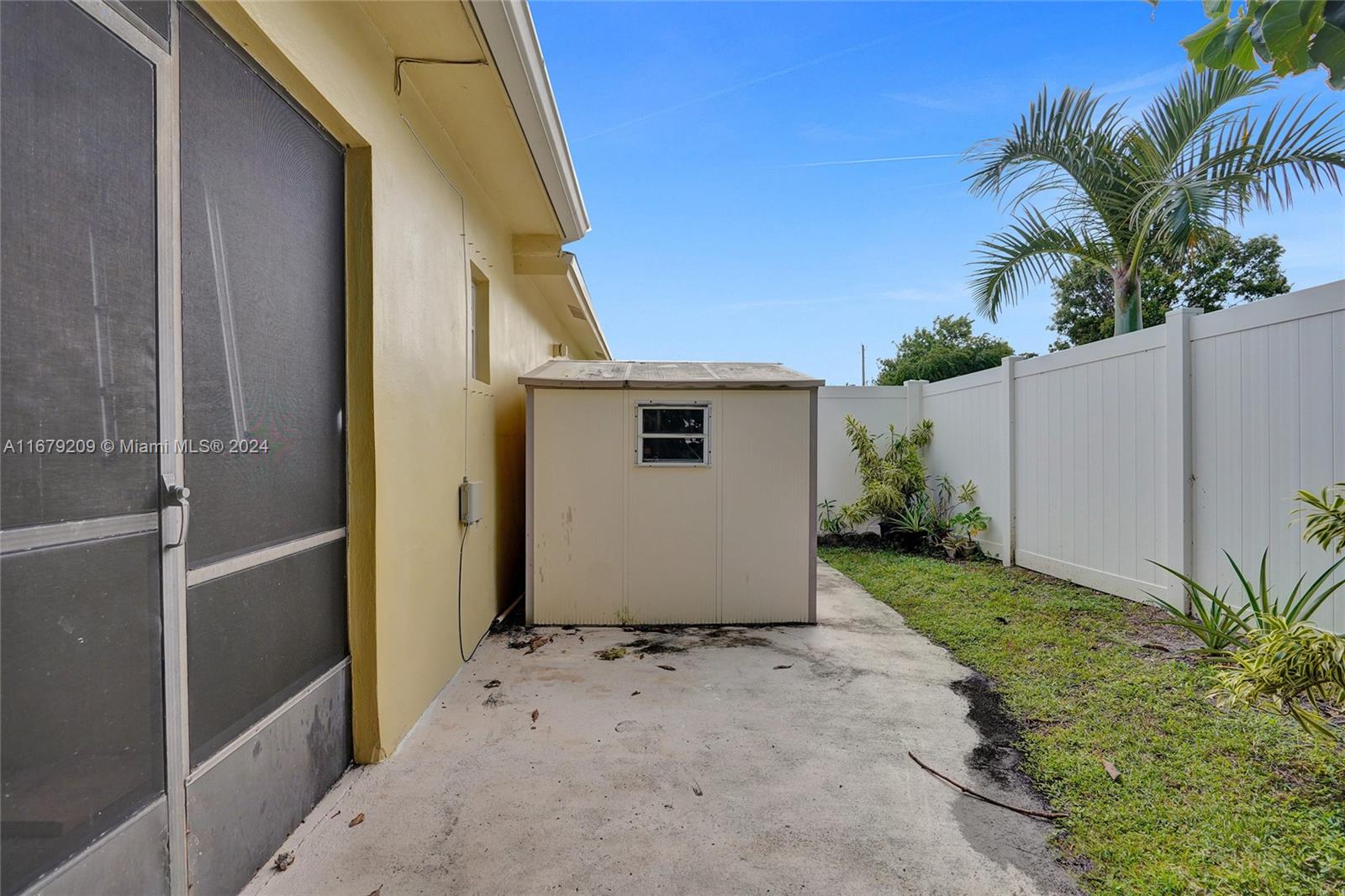 9737 Alaska Circle Boca Raton, FL 33434 - Photo 28 of 37 a view of a garage