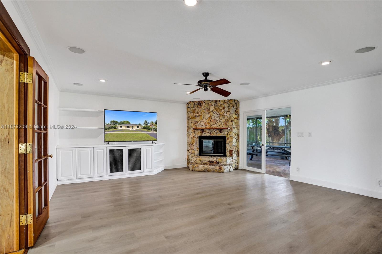 9737 Alaska Circle Boca Raton, FL 33434 - Photo 4 of 37 a view of open kitchen with microwave and furniture